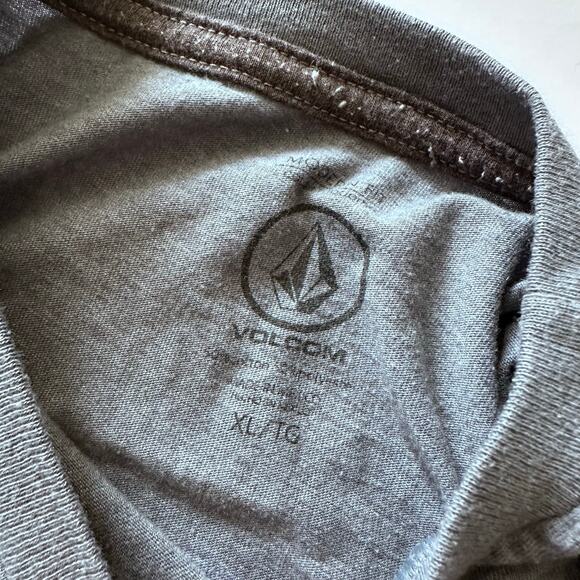 Volcom Youth XL Gray Short Sleeve T-Shirt - Great Condition! - Picture 3 of 4